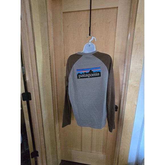 Patagonia Mens Grey/Brown Long Sleeve Raglan Shirt With Logo Print  gorpcore - Picture 3 of 6